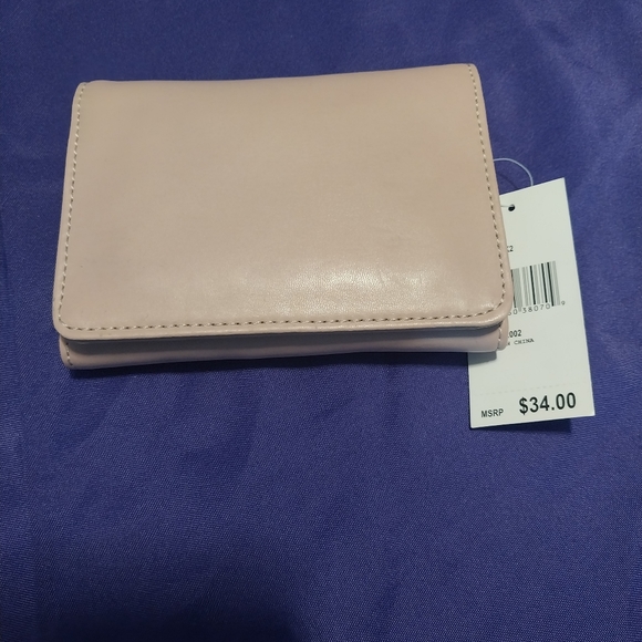 New with tags nine west make up brush set. Set of 8 - Picture 2 of 5